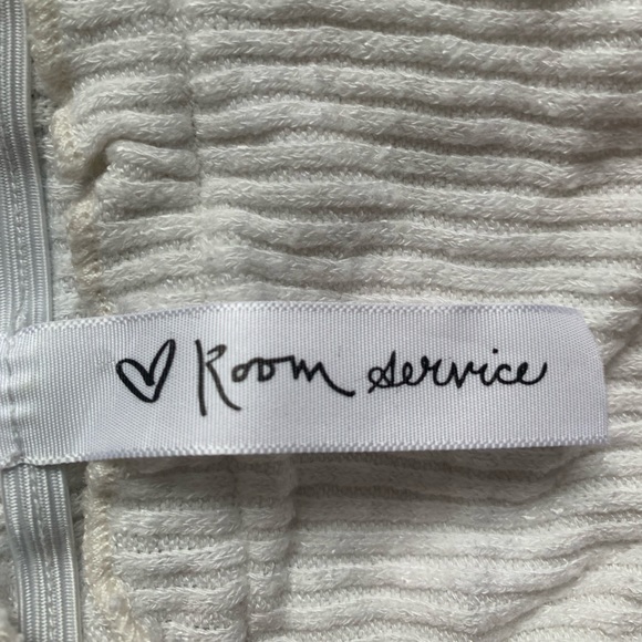 Room Service white crop longsleeve - Picture 2 of 2